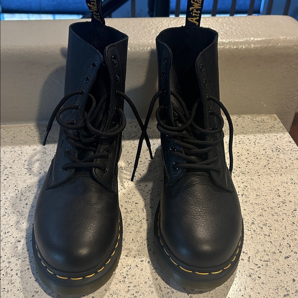 Doc marten pascal soft leather black boots